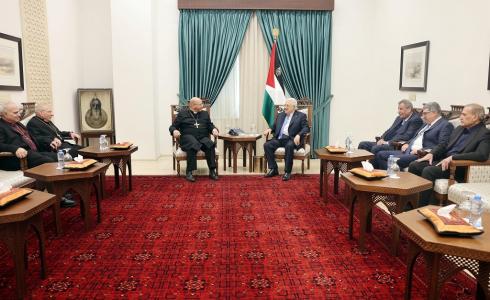 الرئيس عباس يستقبل مطران الكنيسة الإنجيلية اللوثرية