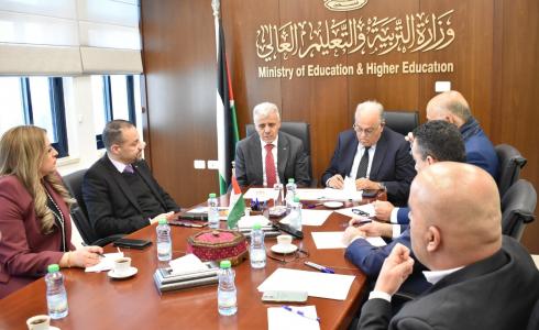 اللجنة العليا للمنح الدراسية تعقد اجتماعها في مقر "التربية والتعليم"