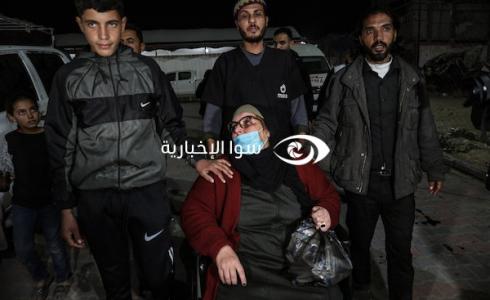 مواطنة أثناء وصولها إلى غزة أمس