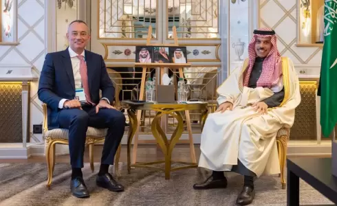 وزير الخارجية السعودية وملادينوف