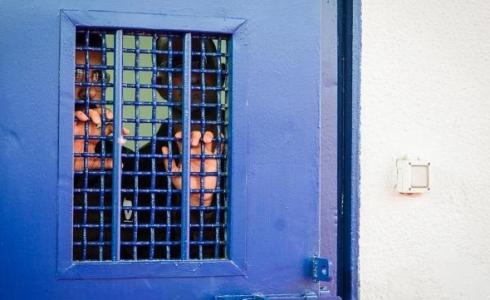 أسرى في سجون الاحتلال - تعبيرية