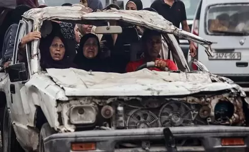 مركبة في غزة على إثر الحرب الإسرائيلية