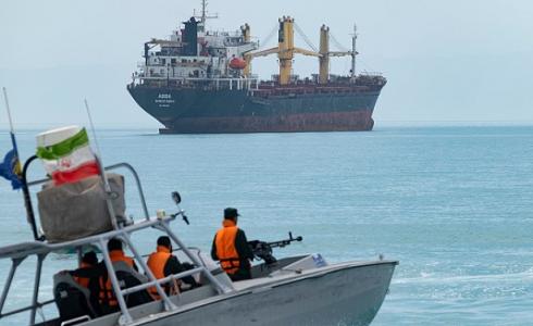 إيران: السيطرة الكاملة على مضيق هرمز