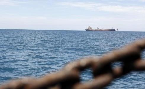 أضرار بسفينة حاويات إثر إصابتها بمقذوف قبالة الإمارات