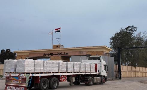 مصر تدفع بأطنان من المساعدات الغذائية والمواد البترولية إلى غزة اليوم