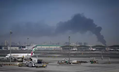 قصف مطار بالإمارات بصاروخ إيراني
