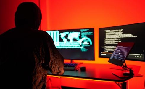 أمن إسرائيل يحذر وزراءه من اختراقات إيرانية