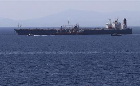 استهداف ناقلة نفط قبالة عُمان وإجلاء طاقمها