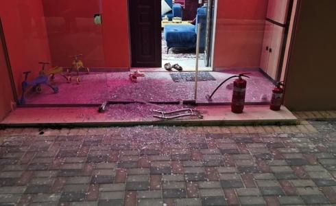 مستوطنون يهاجمون بيت امرين بنابلس ويحرقون مركبات ومنزلاً