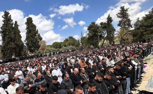 100 ألف مصلٍ يؤدون الجمعة في المسجد الأقصى