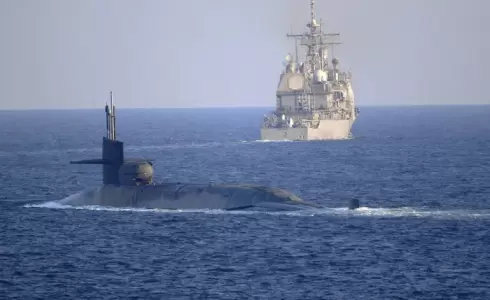 سفن في مضيق هرمز