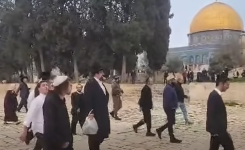 حماس تحذر من "حرب دينية" إثر اقتحامات المستوطنين للمسجد الأقصى