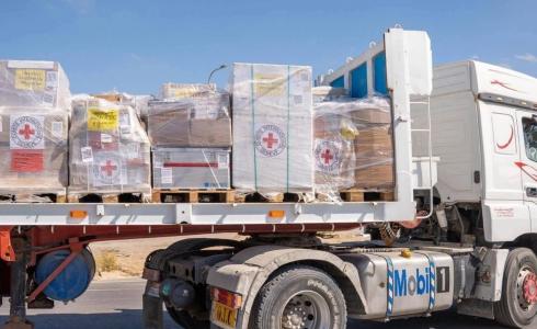 إدخال عدد كبير من المعدات  الطبية إلى قطاع غزة لصالح المستشفى الميداني التابع للصليب الأحمر