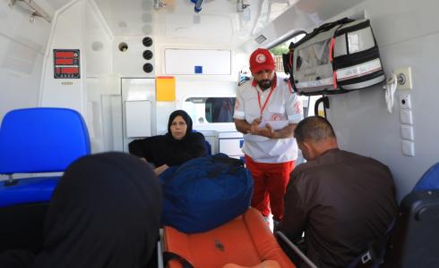 الهلال الأحمر يشارك في إجلاء مرضى من مستشفى التأهيل الطبي