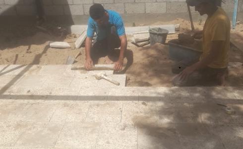 الطين بدل الإسمنت.. الغزيون يبتكرون حلولاً للبناء وسط شح المواد