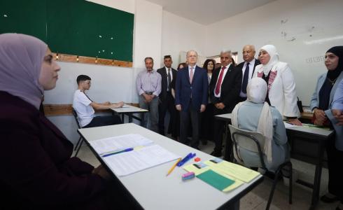 رئيس الوزراء يطلق امتحان الثانوية العامة من قريتي المغير وأبو فلاح