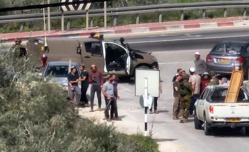 مستوطنون يحطمون مركبات المواطنين بالضفة - أرشيف