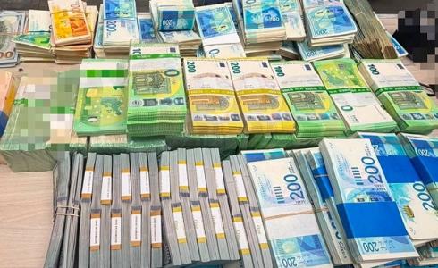 الشرطة الإسرائيلية تعلن ضبط أكثر من 4 مليون شيكل خلال مداهمة منزل في طمرة