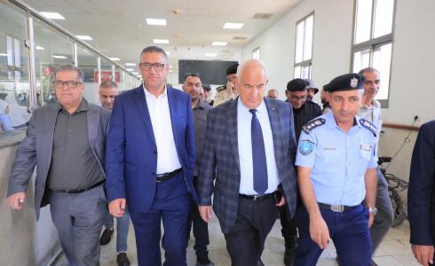 وزير الداخلية يتفقد معبر الكرامة