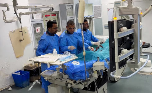 خلال إجراء العملية الجراحية للمريض