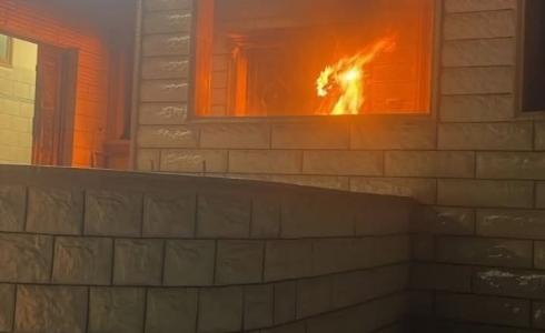 تصاعد اعتداءات المستوطنين بالضفة وإحراق مسجد بالخليل