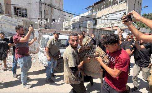 نقل مصابين جراء الاستهداف الأخير في غزة