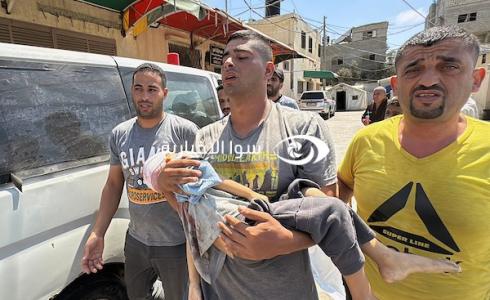 غزة - استشهاد طفل ومواطن وإصابة 7 آخرين في غارة جوية إسرائيلية