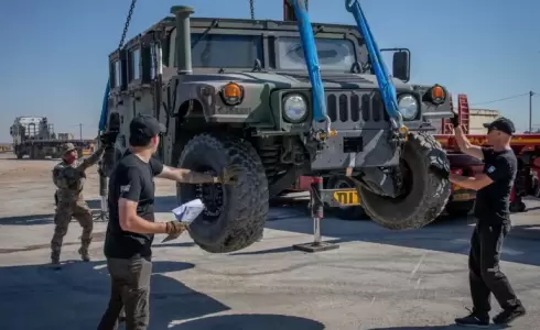 مركبات وصلت حديثا لإسرائيل لقوة الاستقرار الدولية المزمع نشرها بغزة