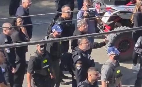 بن غفير يقتحم الجواريش ويشرف على هدم نحو 10 حظائر