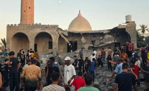 آثار قصف مسجد أبو سليم في دير البلح