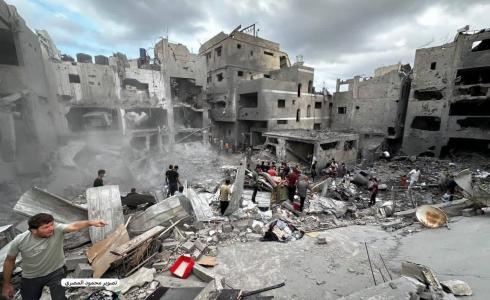 صورة للدمار الواسع الذي خلّفه استهداف طائرات الاحتلال مربعًا سكنيًا في حي الصبرة جنوب مدينة غزة