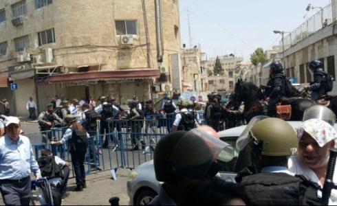 قوات الاحتلال تعتدي على المصلين