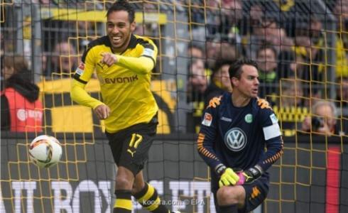 المهاجم الجابوني بيير أوباميانج، نجم بوروسيا دورتموند الألماني
