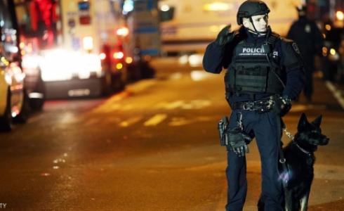 تفحص الشرطة المادة وتحقق في الواقعة