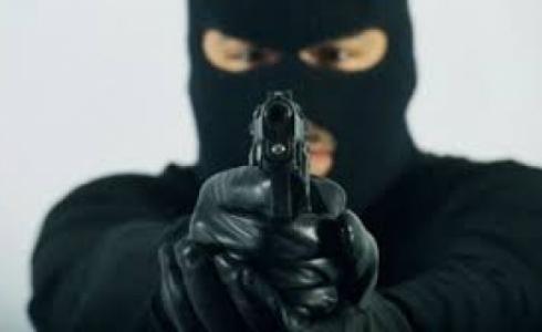مجهولون يطلقون النار على منزل مدرس