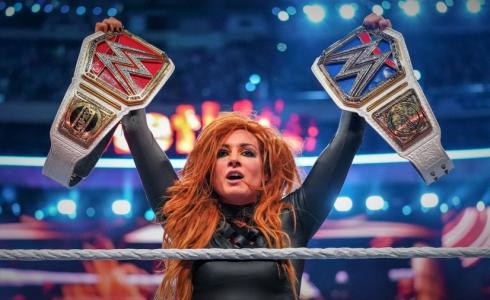 WWE تنظم مباراة مصارعة نسائية في دولة عربية