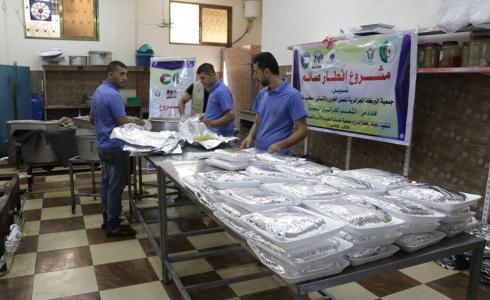 خدمات الطفولة وزكاة الدرج يوزعان  500 وجبة إفطار على الأسر المحتاجة 