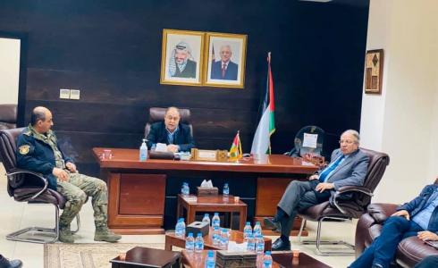 محافظ نابلس يدعو للالتزام بإجراءات الحكومة ويحذر مخالفيها