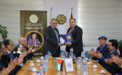  مؤسسة سيدة الأرض تكرم أ.د. عماد أبو كشك