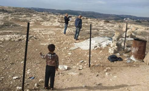 التربية تستنكر إخطار الاحتلال لمدرسة السيميا الأساسية في جنوب الخليل