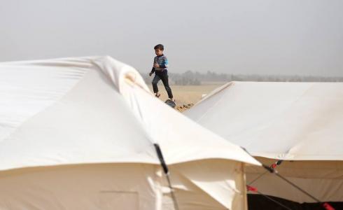 طفل في احد الخيام التي نصبت استعدادا لمسيرة العودة الكبرى