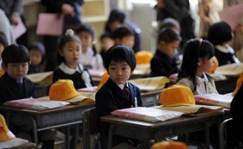 مدرسة يابانية تلزم طلابها بشراء زي ثمنه 730 دولارا