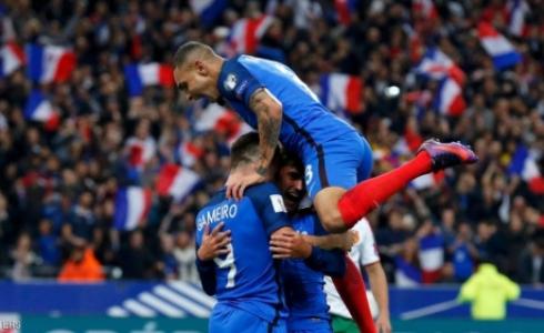 فرحة المنتخب الفرنسي لحظة تسجيل الهدف
