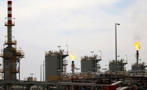 ارتفعت أسعار النفط خمسة سنتات في بداية التعاملات الآسيوية