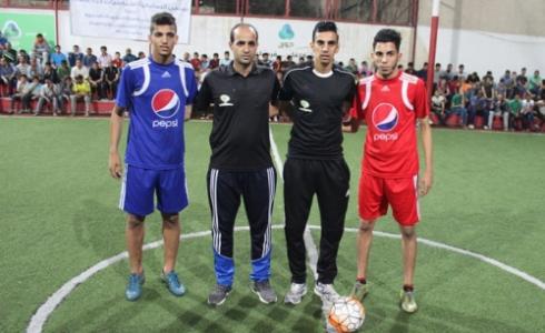 الشاطئ والتفاح 