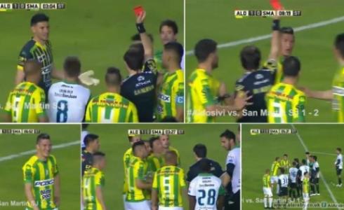 الحكم يطر اللاعب مرتين