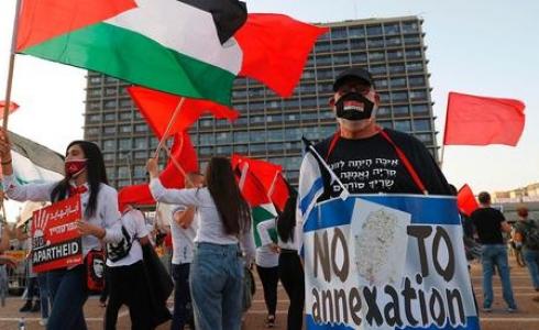 تظاهرة تل أبيب تتصدر عناوين الصحف الاسرائيلية اليوم