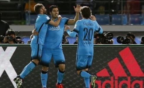 لاعبو برشلونة يحتفلون بأحد الاهداف