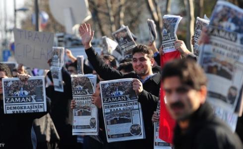 مؤيدون لصحيفة زمان التركية المعارضة