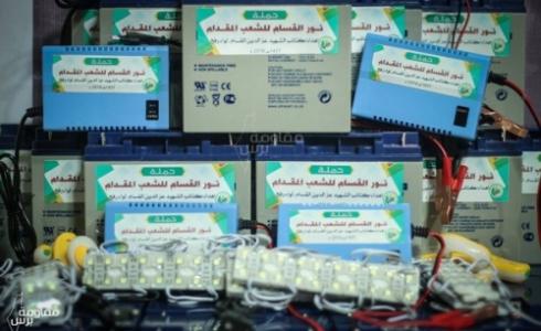 القسام تشرع بحملة لإنارة منازل الفقراء برفح